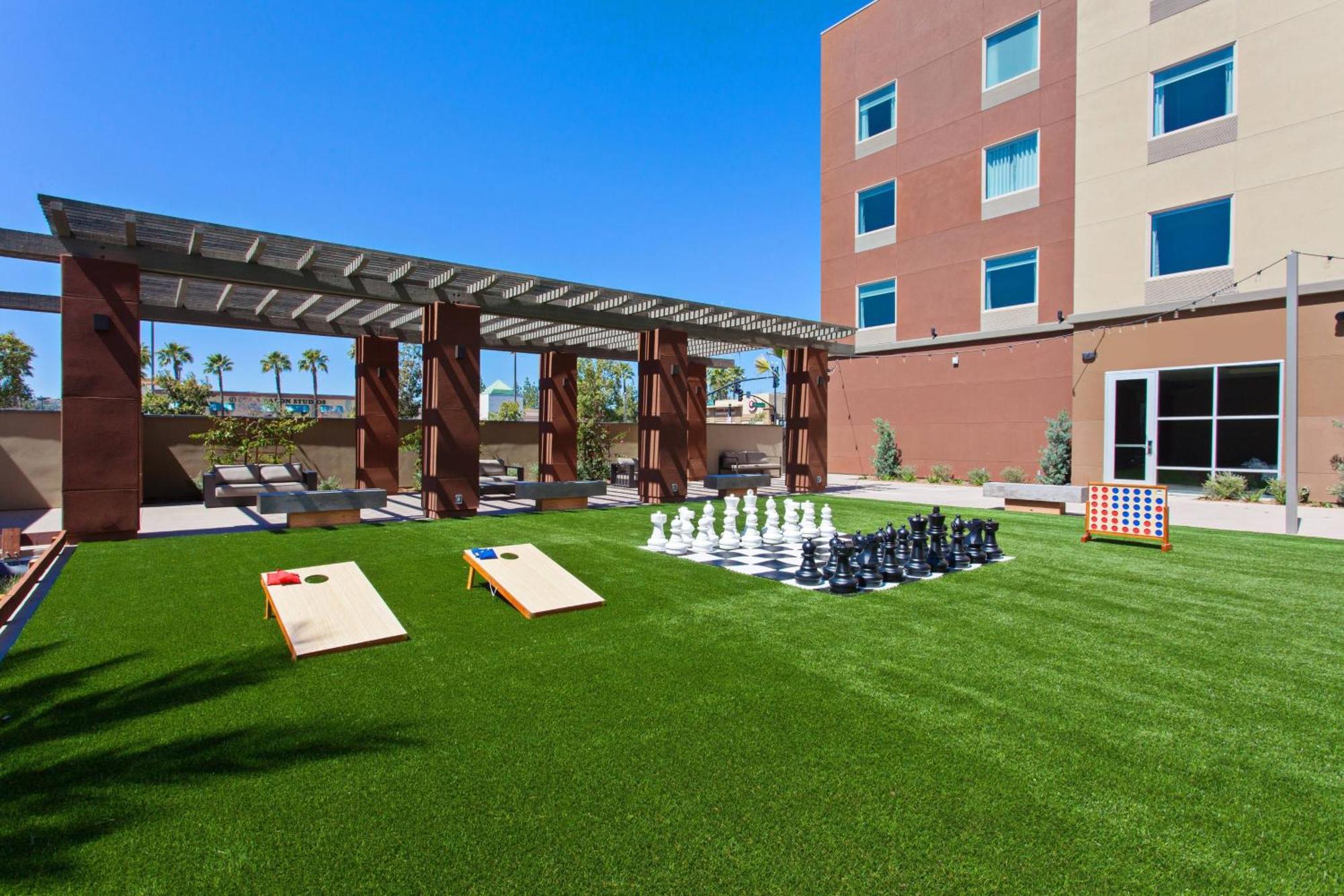 Courtyard By Marriott San Diego Эль Каджон Экстерьер фото