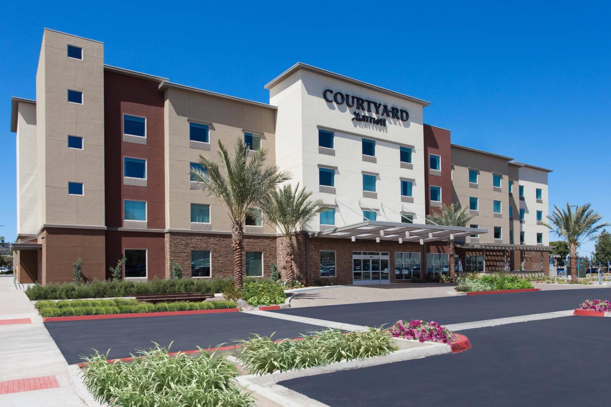 Courtyard By Marriott San Diego Эль Каджон Экстерьер фото